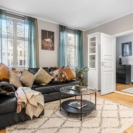 And Big With Private Entrance Appartement *