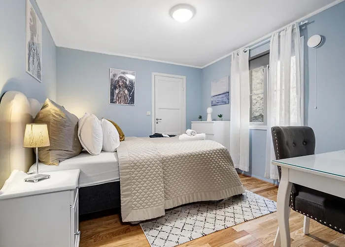 And Big With Private Entrance Appartement